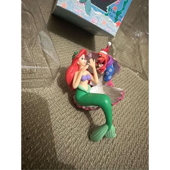 Enesco Disney The Little Mermaid Ornament A Sea-prise For Ariel Sebastian w Box - Picture 8 of 12